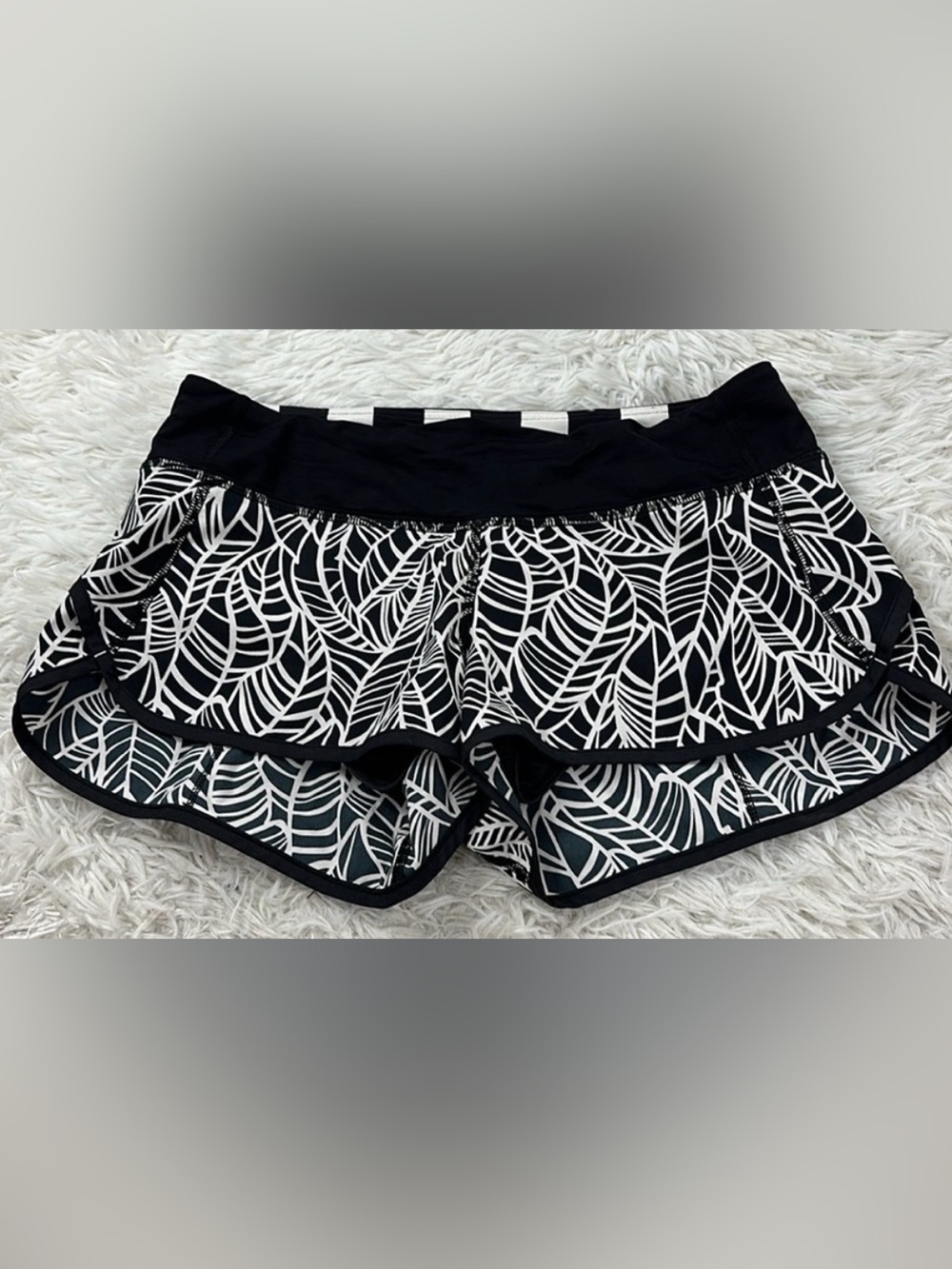 Lululemon Run: Speed Short *2-way Stretch Pretty Palm Black Angel Wing